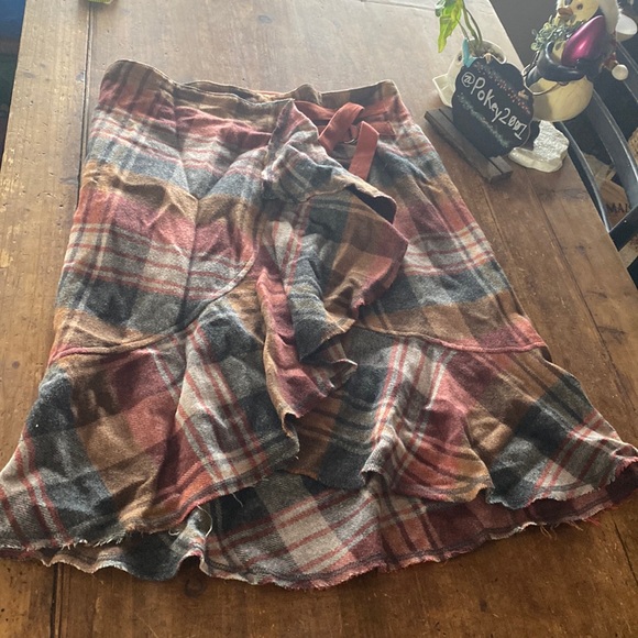 Plaid wrap skirt EUC - Picture 2 of 9
